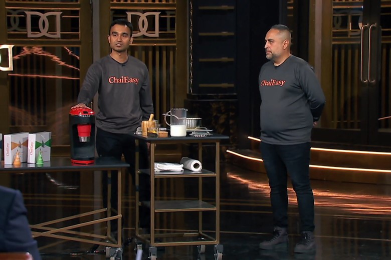 Two Canadian invention makers pitch on Dragons' Den.